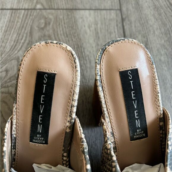 Steve Madden woman’s slip on heel used in good condition - Picture 6 of 7